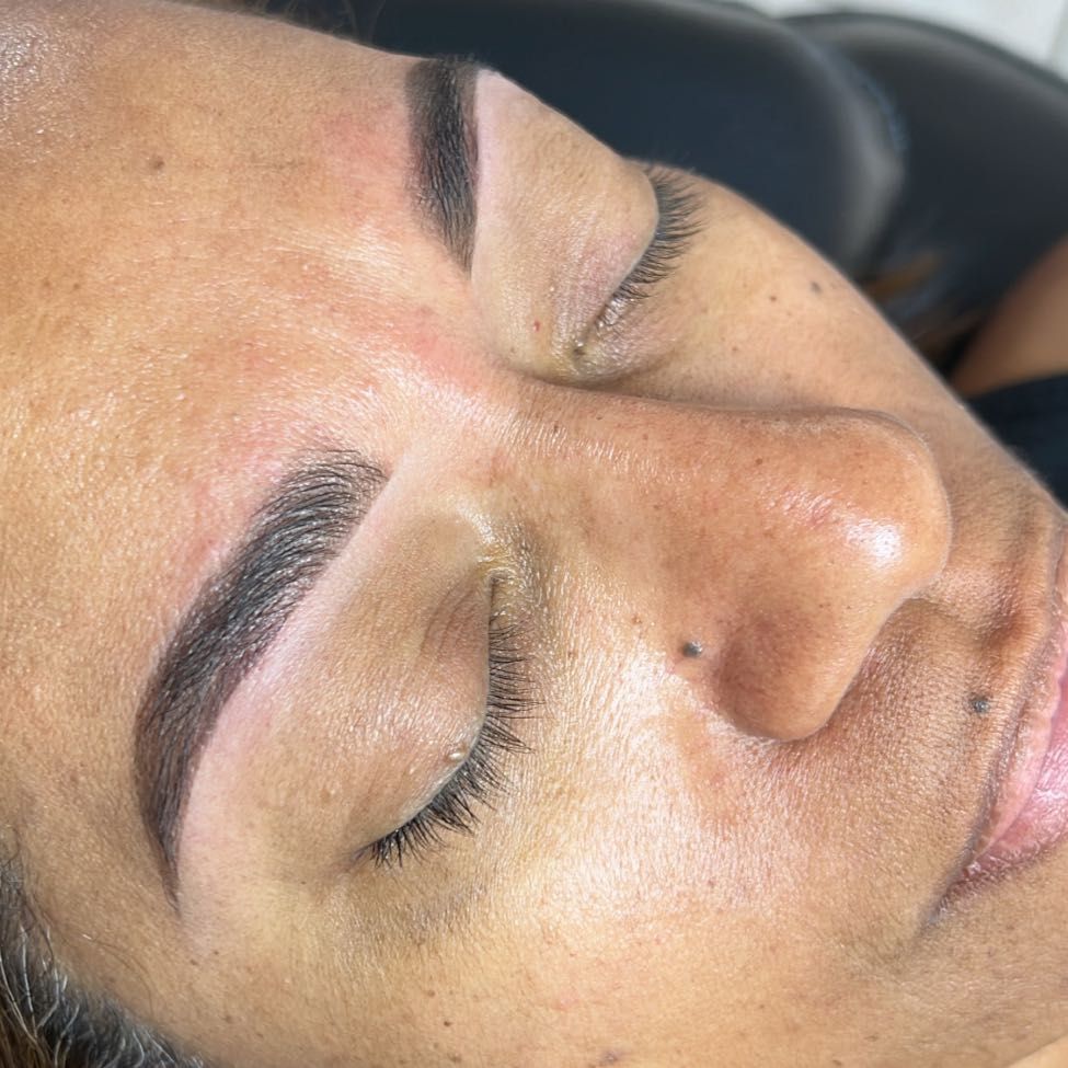 Diseño y medición de cejas